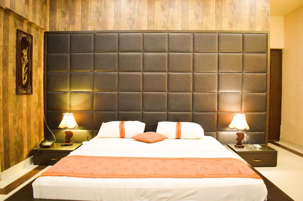 Royal Inn Hotel - фото 4