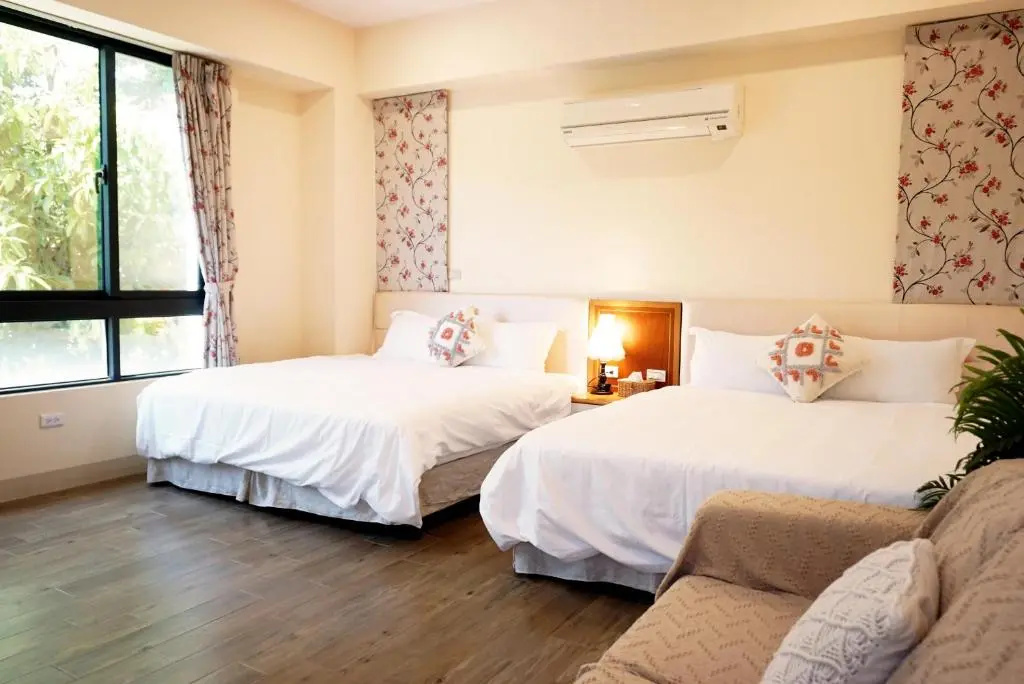 Standard Quadruple room with mountain view
