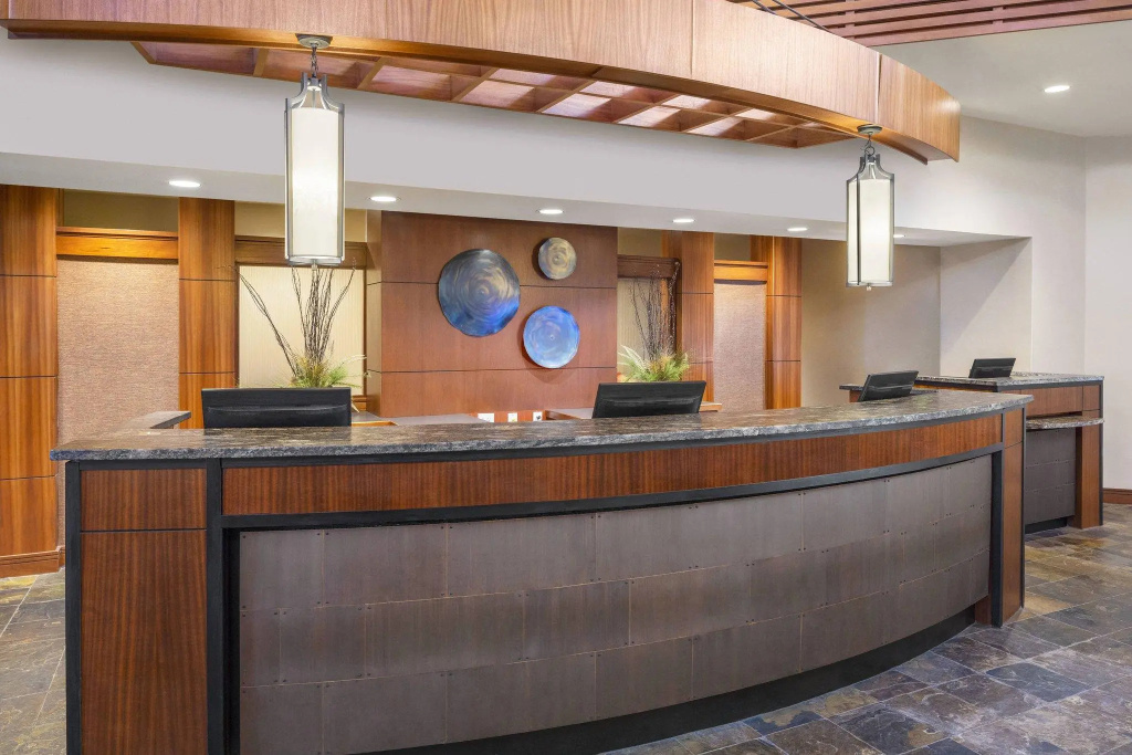 Lobby & Reception