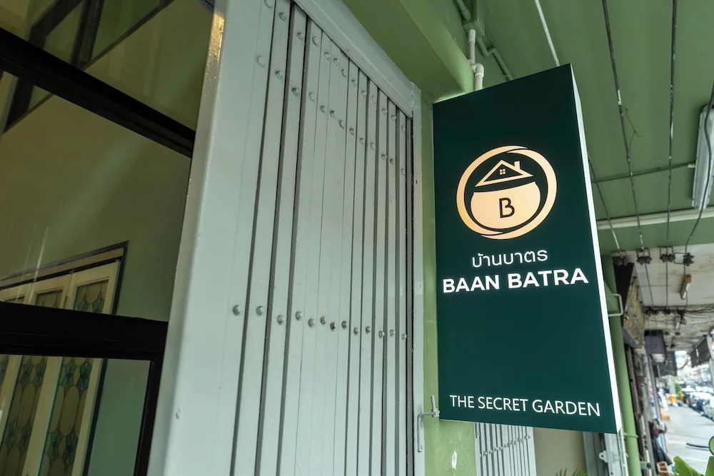 Отель Baan Batra Heritage Suite в Бангкоке