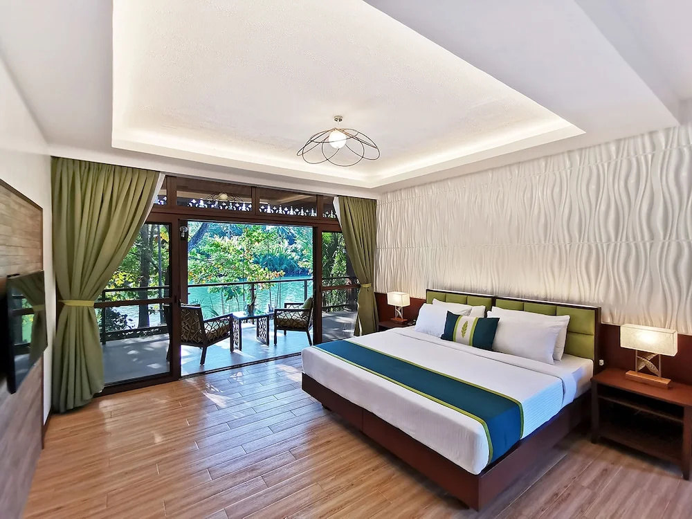 Premier room with balcony and with river view