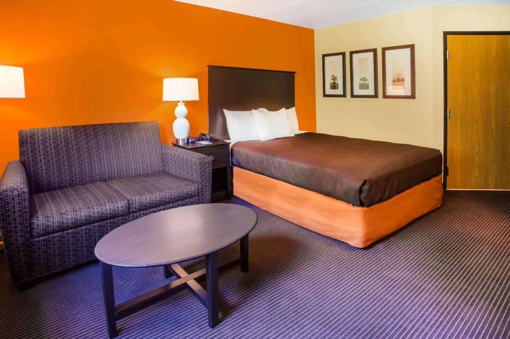AmericInn by Wyndham Menomonie - Chambres