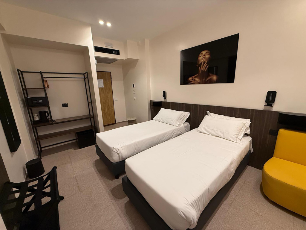 Standard Double room (full double bed)