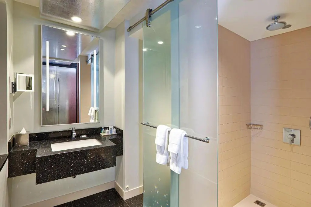 Standard room with balcony and with city view