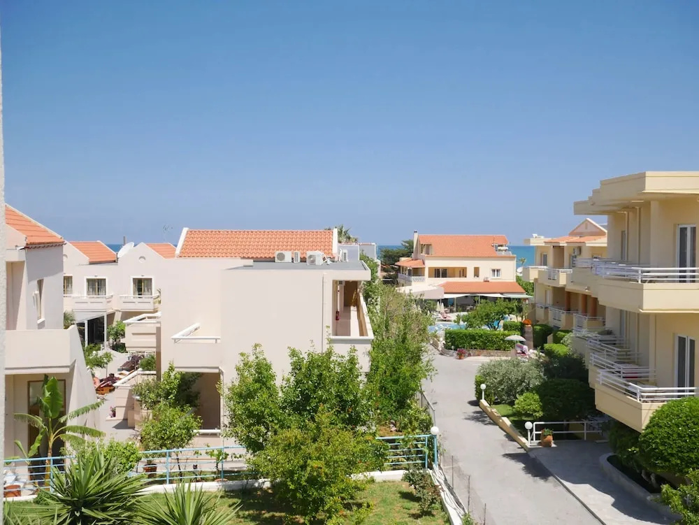 Nik Litinas Apartments With Pool