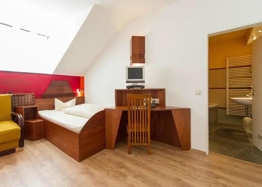 Standard Double room (full double bed)