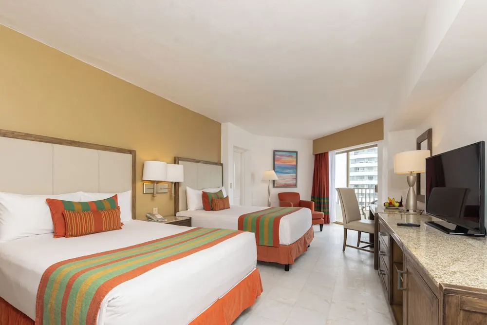 Standard room with partial ocean view