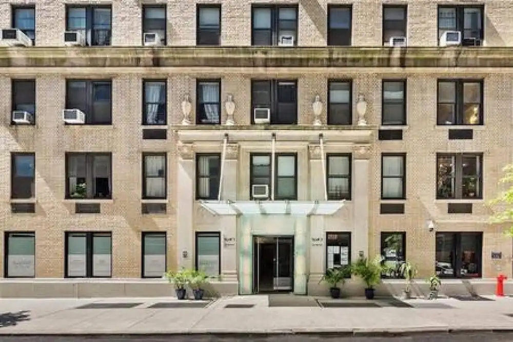73-208 New 2BR 2bath UWS Doorman Gym