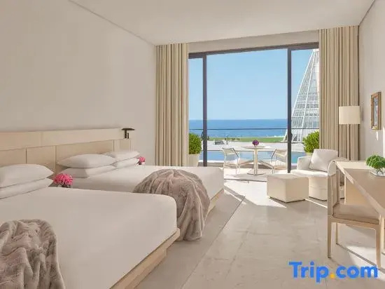 Deluxe Quadruple room with city view