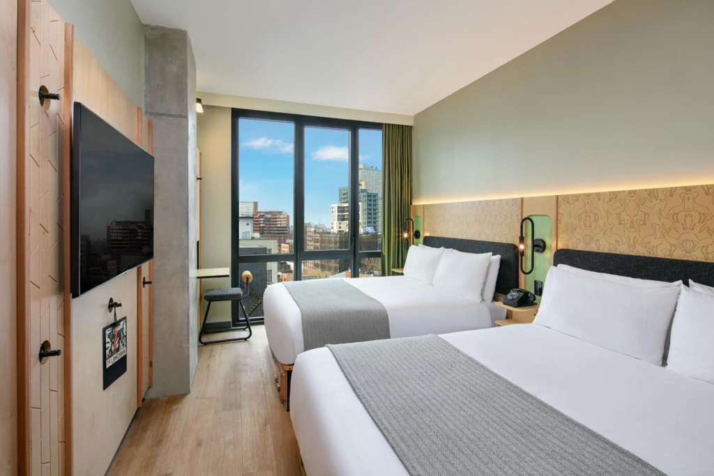Отель Moxy Brooklyn Williamsburg в Нью-Йорке