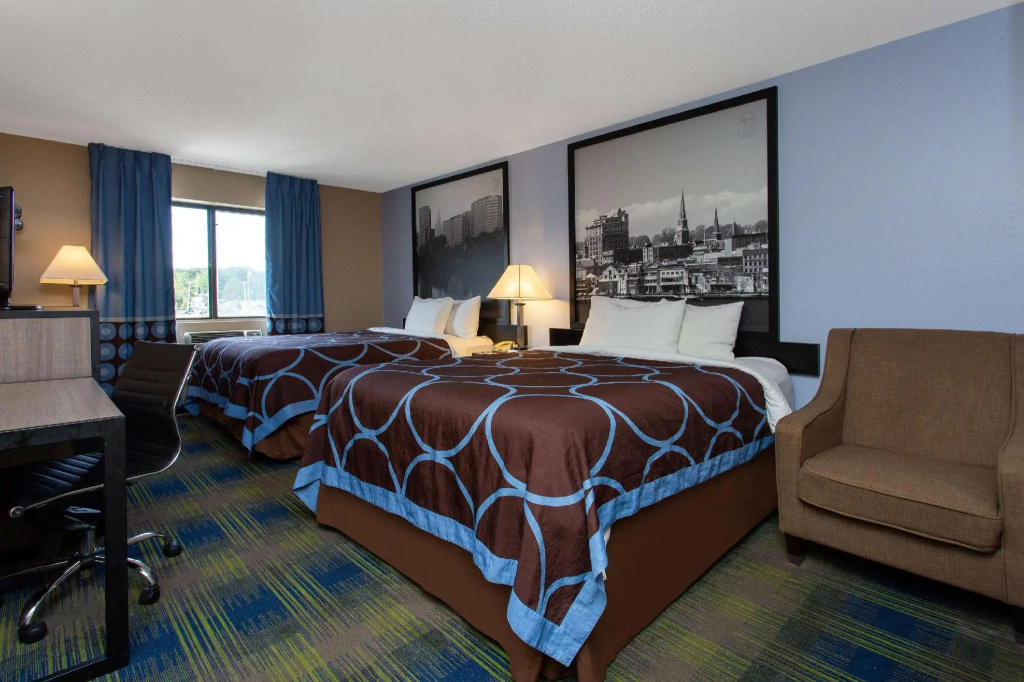 1 Bedroom Quadruple Suite
