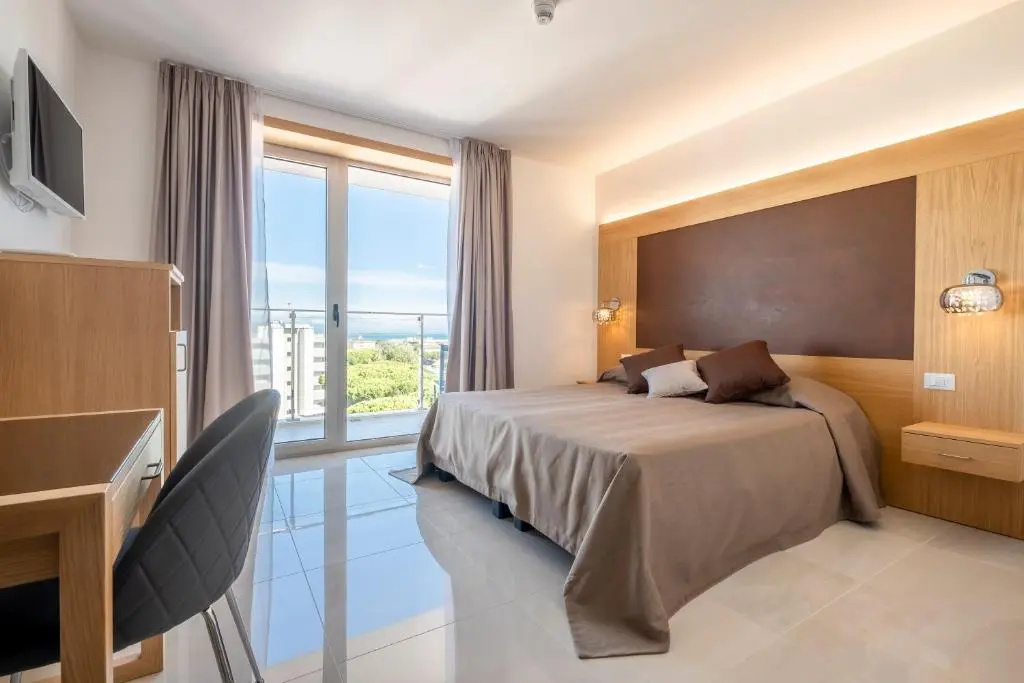 Deluxe Double room with balcony (full double bed)