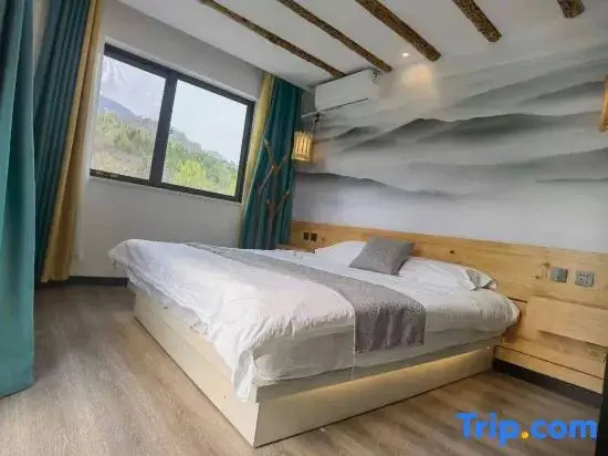 Standard Double room with courtyard view (full double bed)