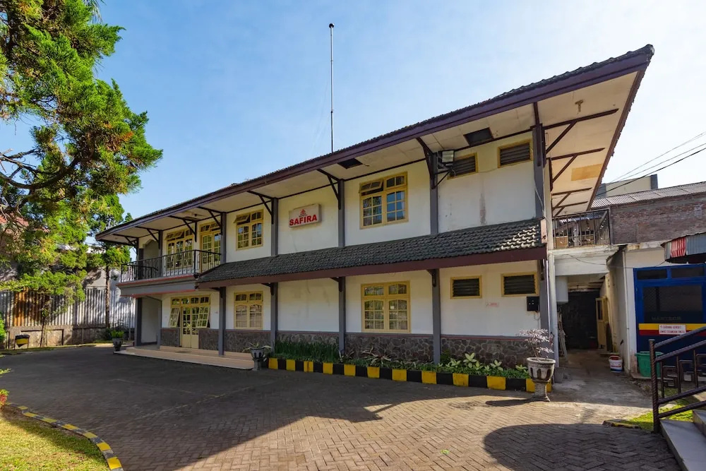 Sinergi Hotel Tretes by OYO Rooms