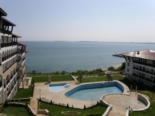 Beach & Waterfront