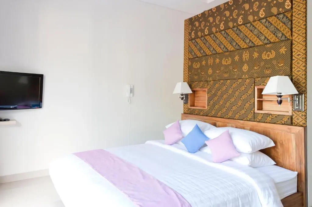 5 Bedrooms Villa