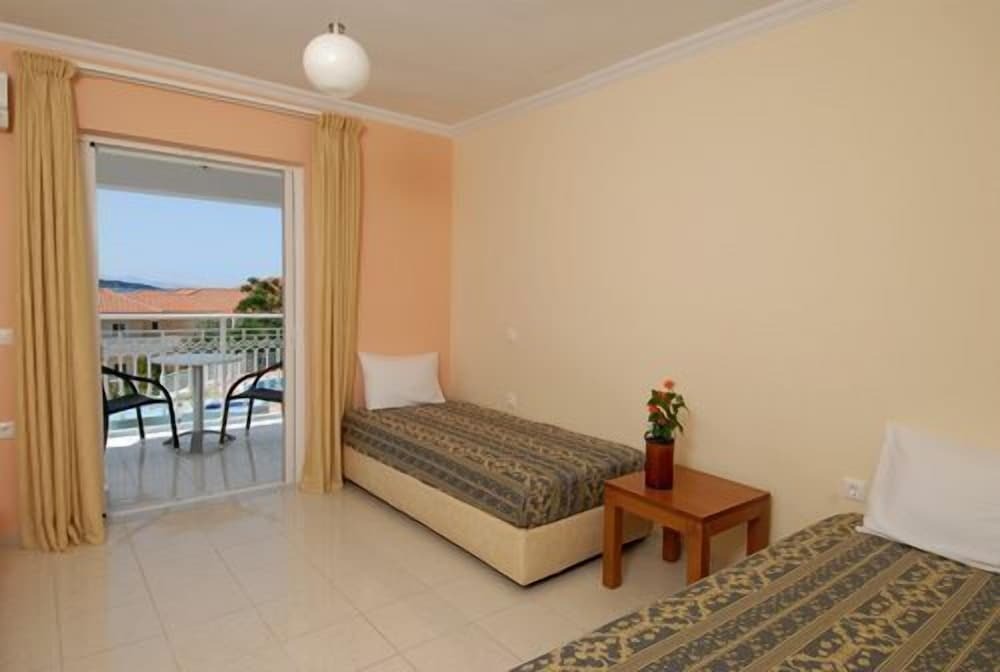 gallery_image_hidden_12