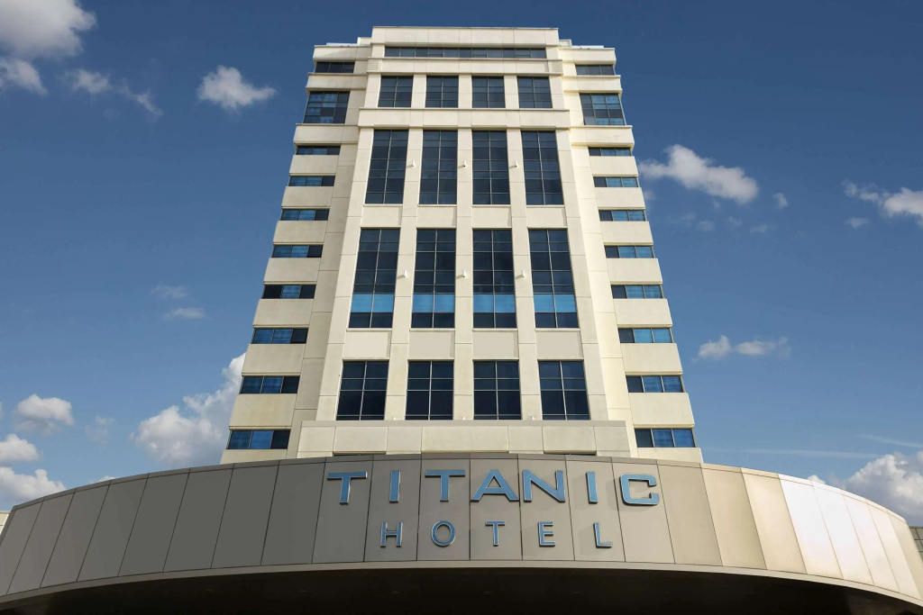 Titanic Business Kartal — фото