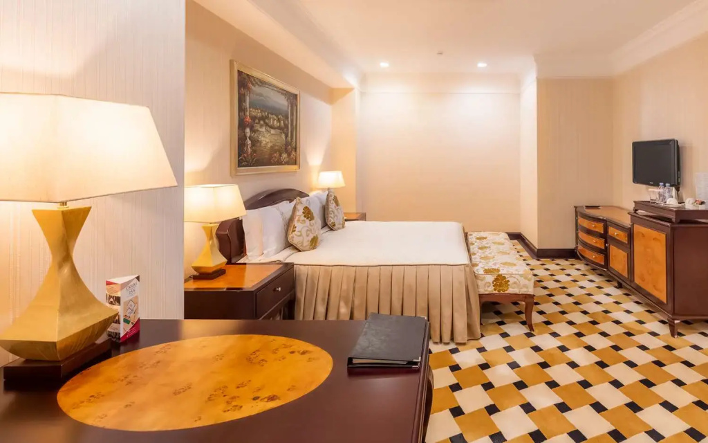 Люкс Executive с 2 комнатами в Royal Tulip Almaty