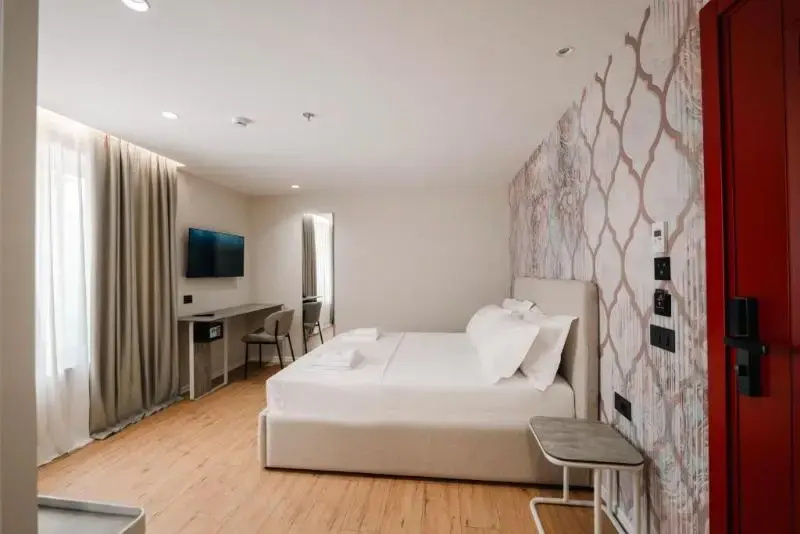 Deluxe Double room (full double bed)