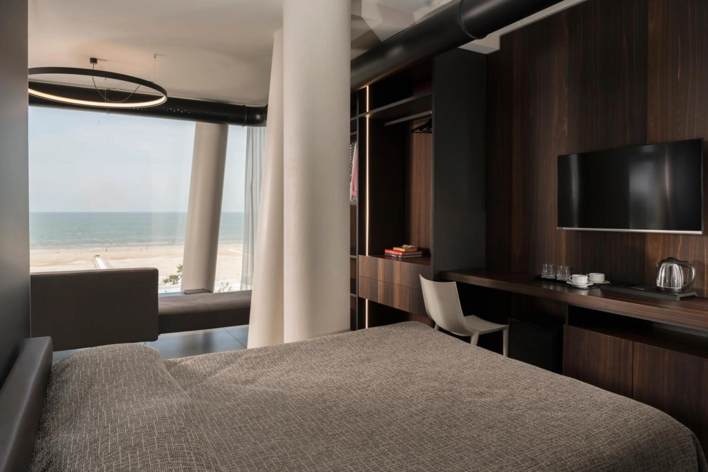Hotel Commodore — 5