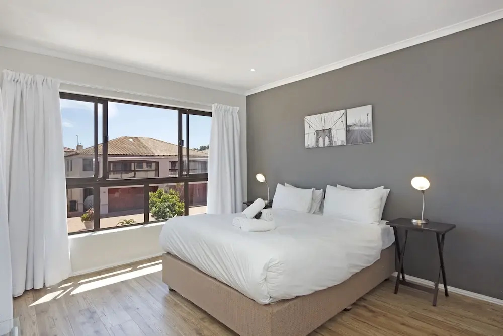 3 Bedrooms Cottage with balcony