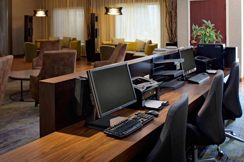 Courtyard by Marriott Long Island MacArthur Airport