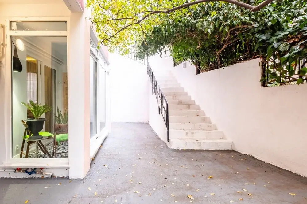 Central Flat With Backyard in Besiktas