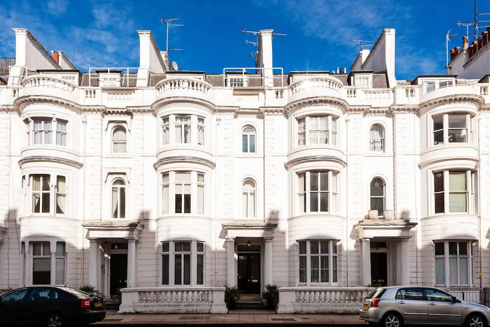 The Gloucester Terrace Nest - CB