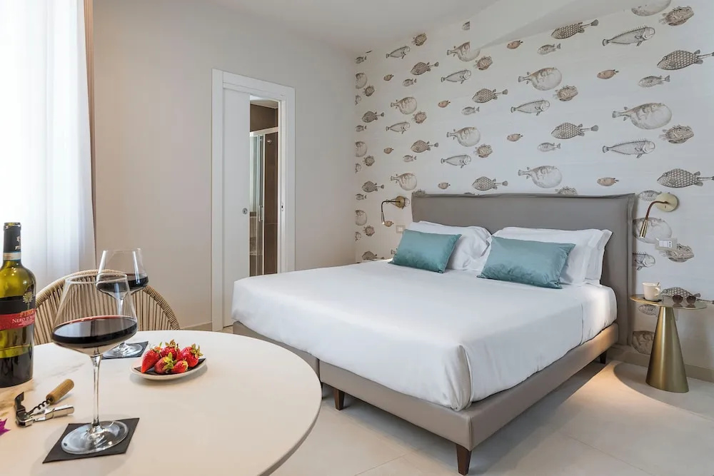 Deluxe Double room (full double bed)