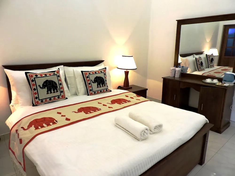 Deluxe Double room with garden view (full double bed)