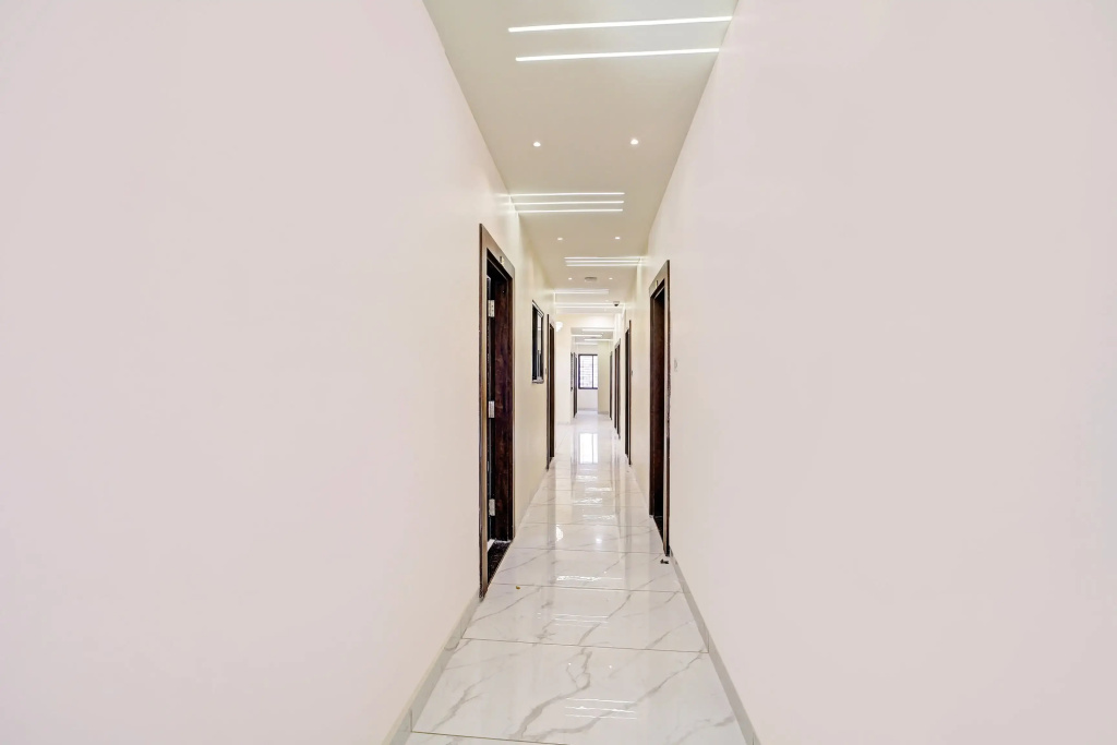 Super Townhouse Oak Aurobindo Hospital Formerly Hotel Aashiyana - фото 8