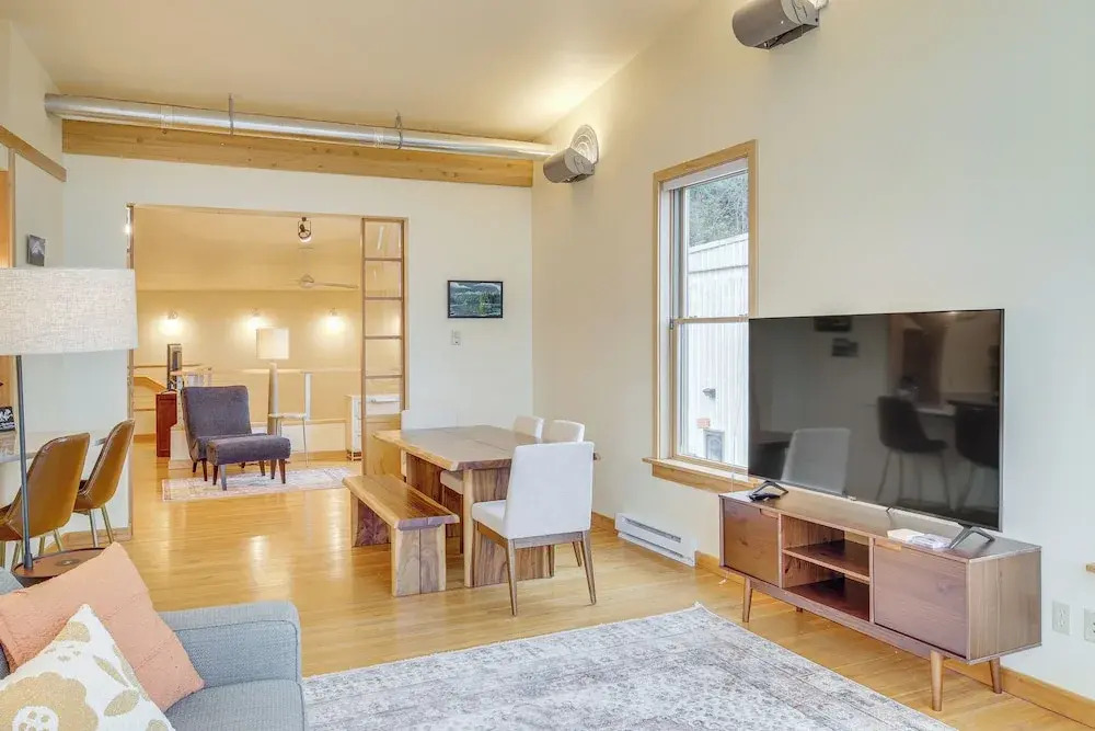 Custom Harborside Loft In the Heart of Ketchikan — фото 4