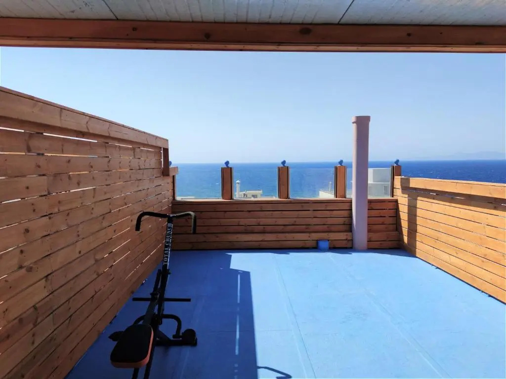 7. Luxurious sea view rooftop suite in the center!