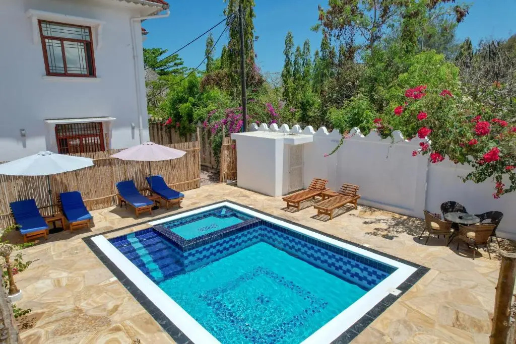 Sunny Palms Beach Bungalows - фото 10