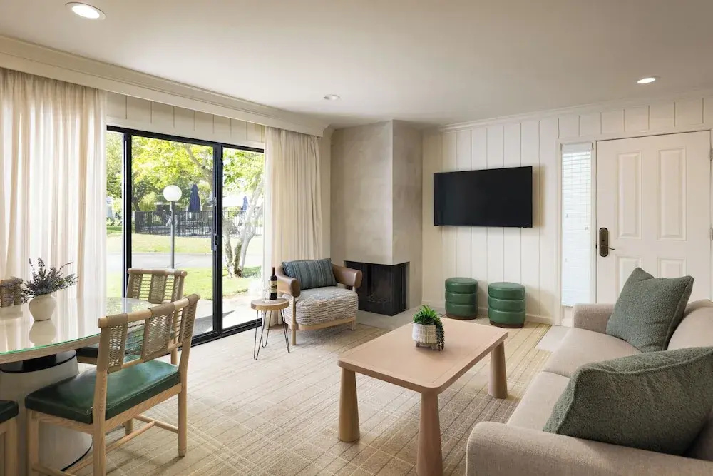 1 Bedroom Classic Double Suite with golf view (full double bed)