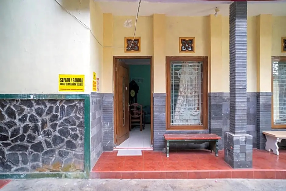 RedDoorz Syariah near Batu Night Spectacular 3