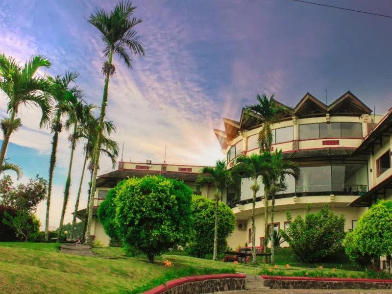 Parkside Nuansa Maninjau Resort