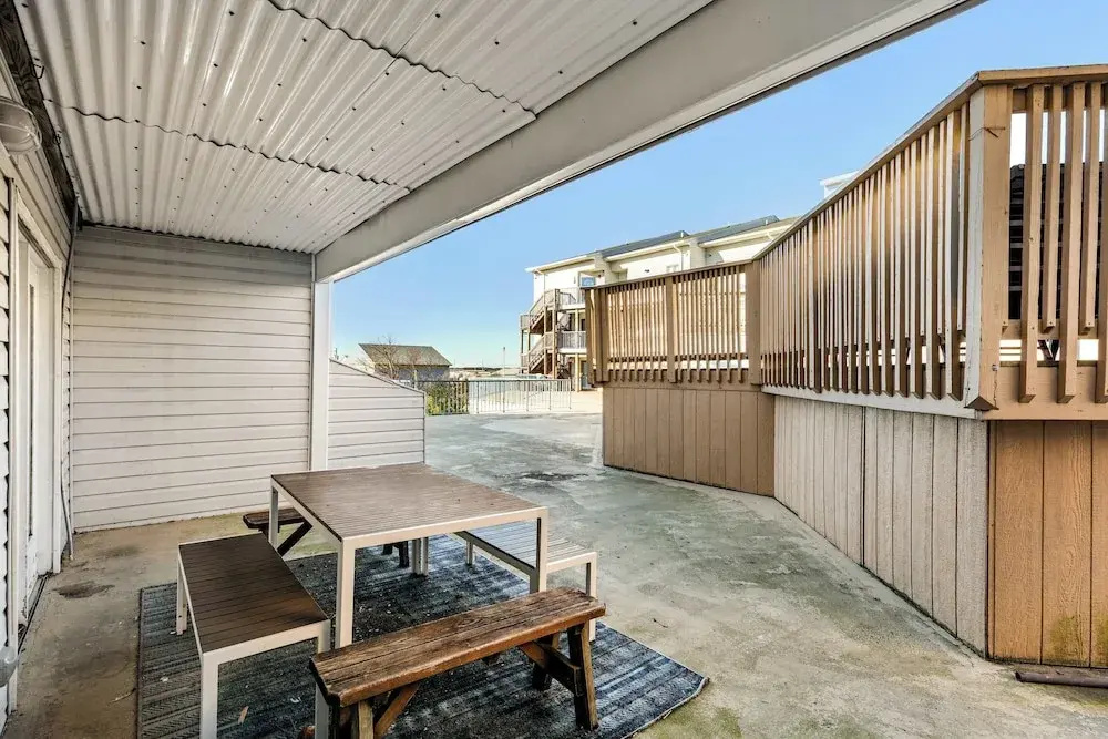 San Remo 108 Ocean-block 2BR Condo, Pool Access, Private Patio & Parking