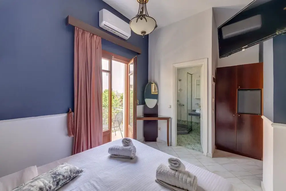 1 Bedroom Standard Double room with balcony and with city view (full double bed)
