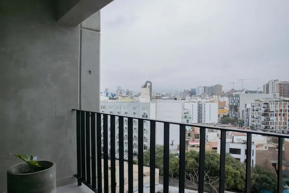 w Charming 2BR w Balcony in Miraflores