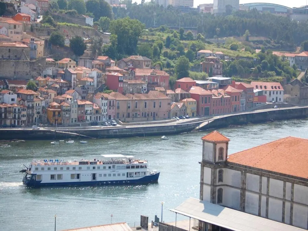 1 Bedroom Apartment with balcony and with river view
