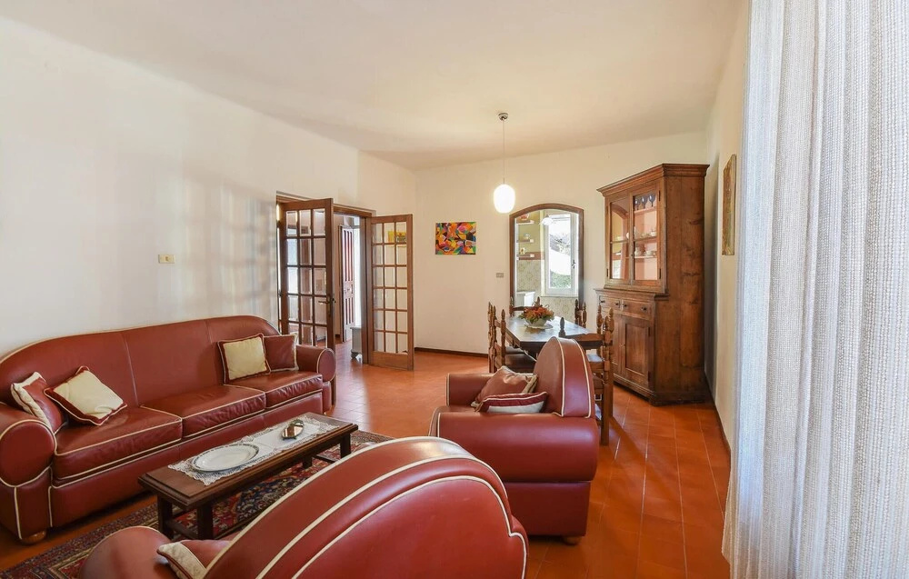 Beautiful Home in Santo Stefano Magra With Wifi and 2 Bedrooms - фото 10