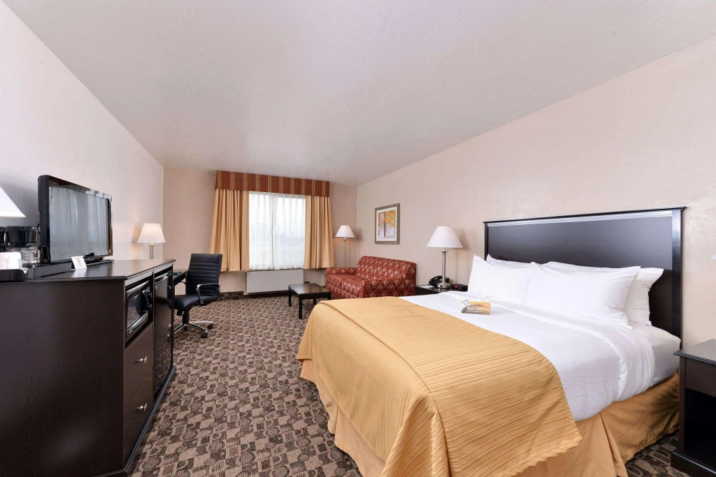 Quality Inn Vernal near Dinosaur National Monument — 5