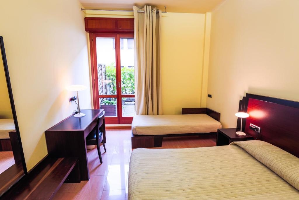 Twin room (twin beds) — room photo 1