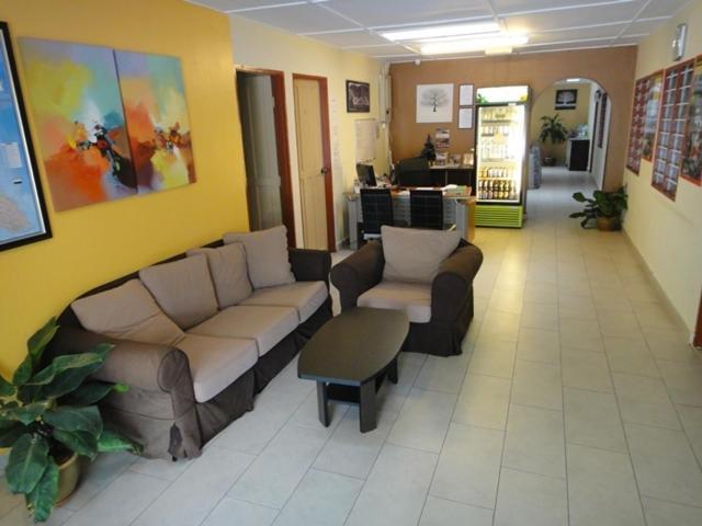 Eight Mentigi Guesthouse