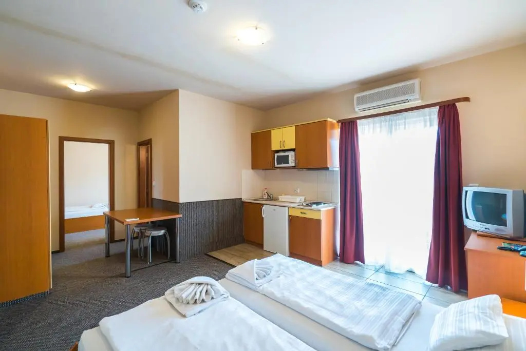 Beach Hotel - Chambres