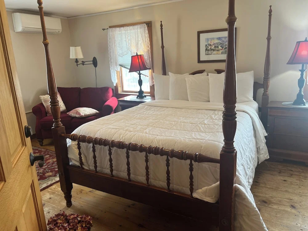 Standard Double room with mountain view (full double bed)