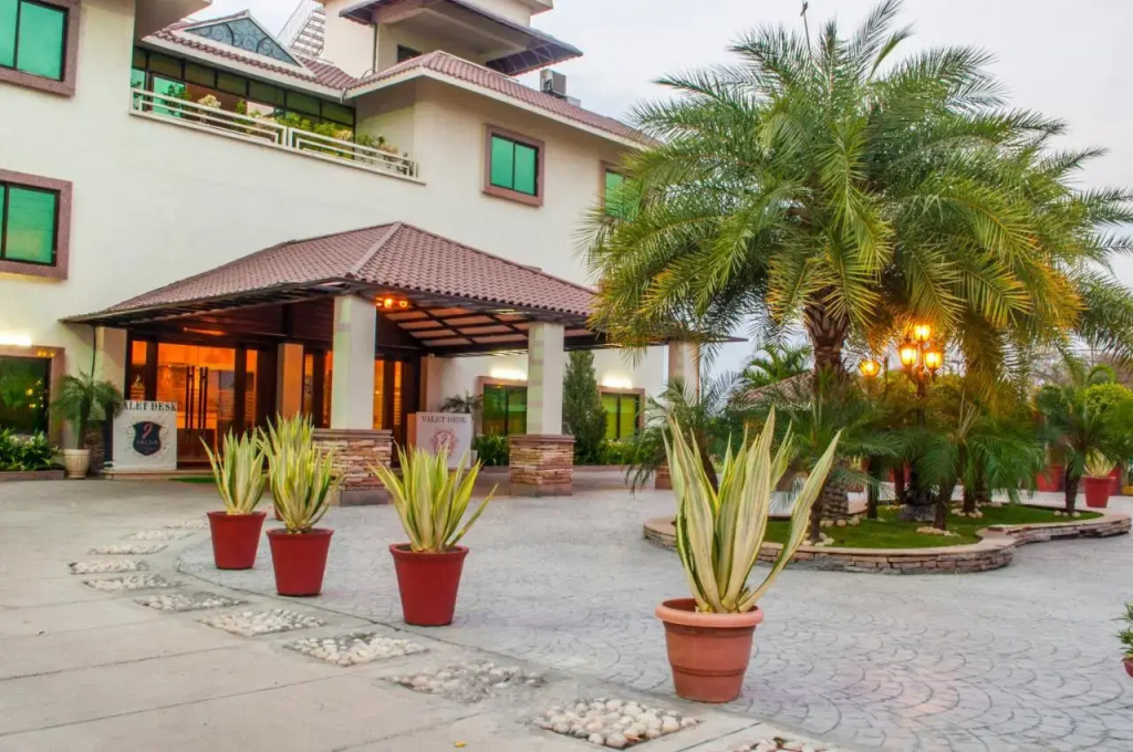 Hotel photo 12