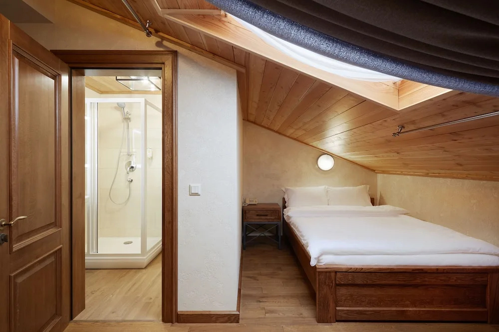 Economy room